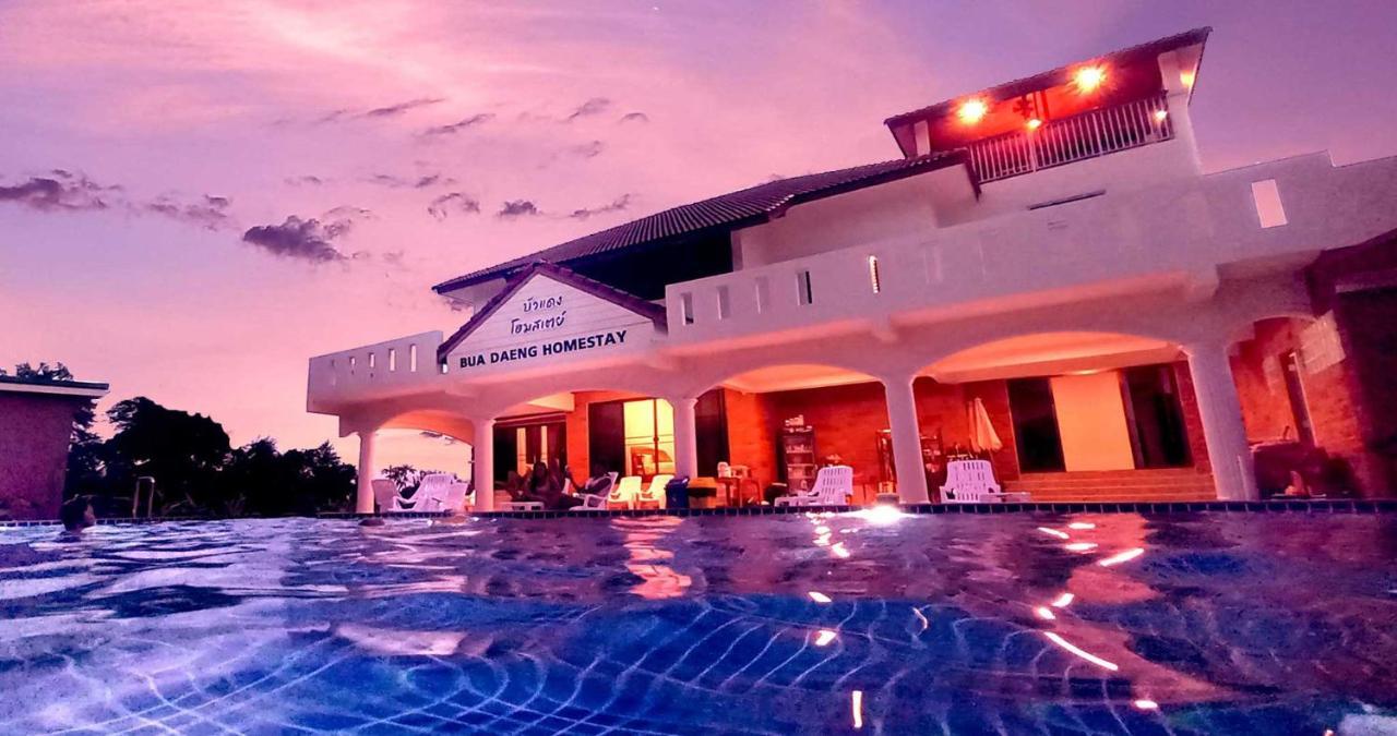 Bua Daeng Homestay Resort Kumphawapi Exterior foto
